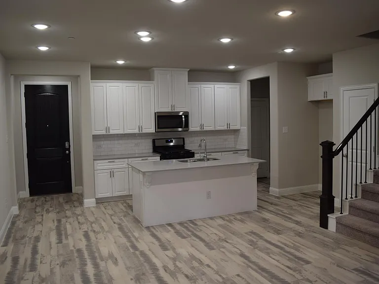 6416 Hermosa Dr — Photo 3