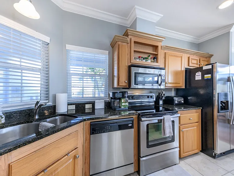 2 Emden Cir — Photo 16