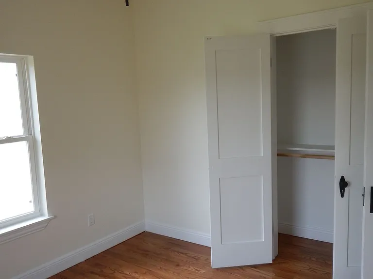 412 Bowman Ave — Photo 16