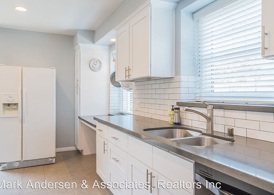 1st image of 4912 N Willow Ave
