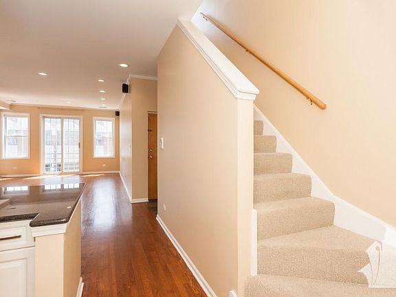 5th image of 1328 W Belmont Ave #3E
