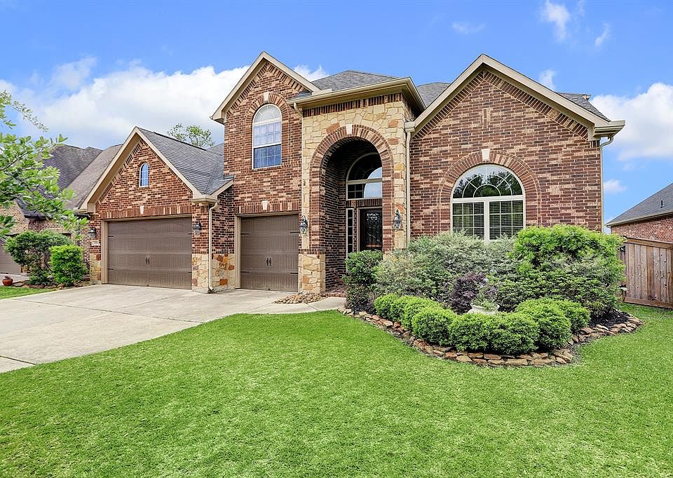 Welcome Home...this beautiful 5 bedroom, 4 & 1/2 bath is waiting for you!