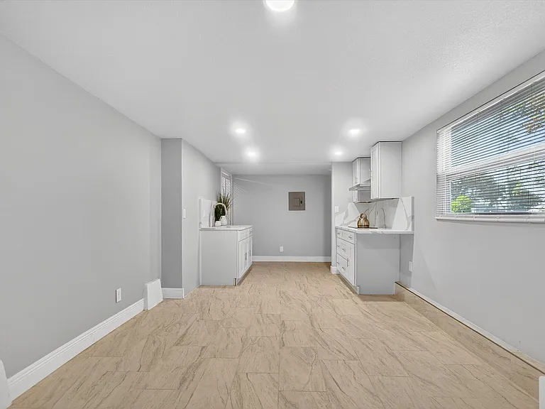 917 Mack Ave #1/2 — Photo 6