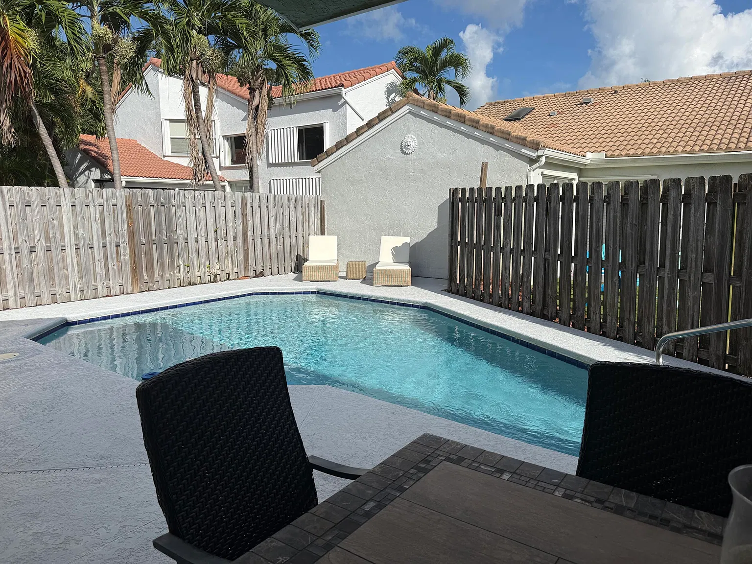 3 bed, 2.0 bath, 1801 sqft, $5,900 — Photo 2