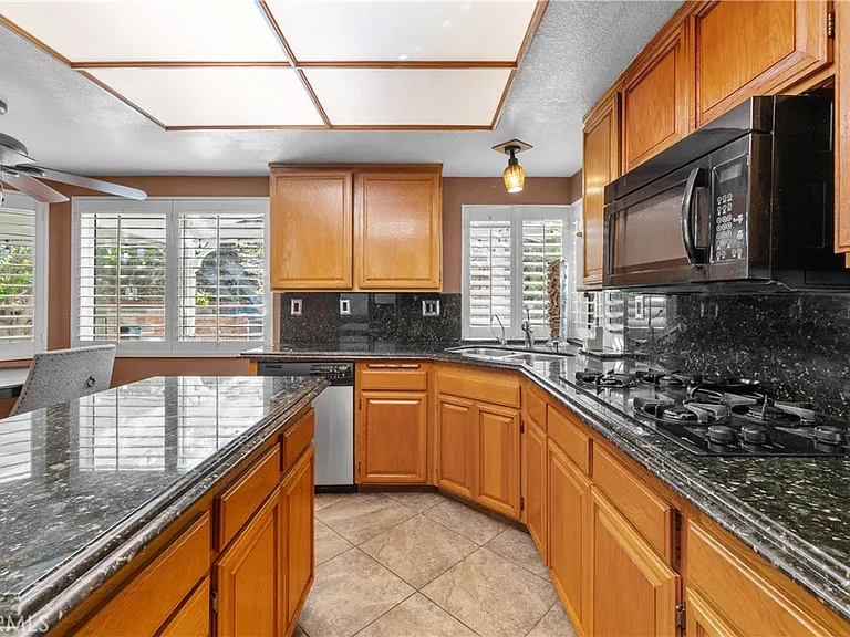 22428 Georgia Ln — Photo 6