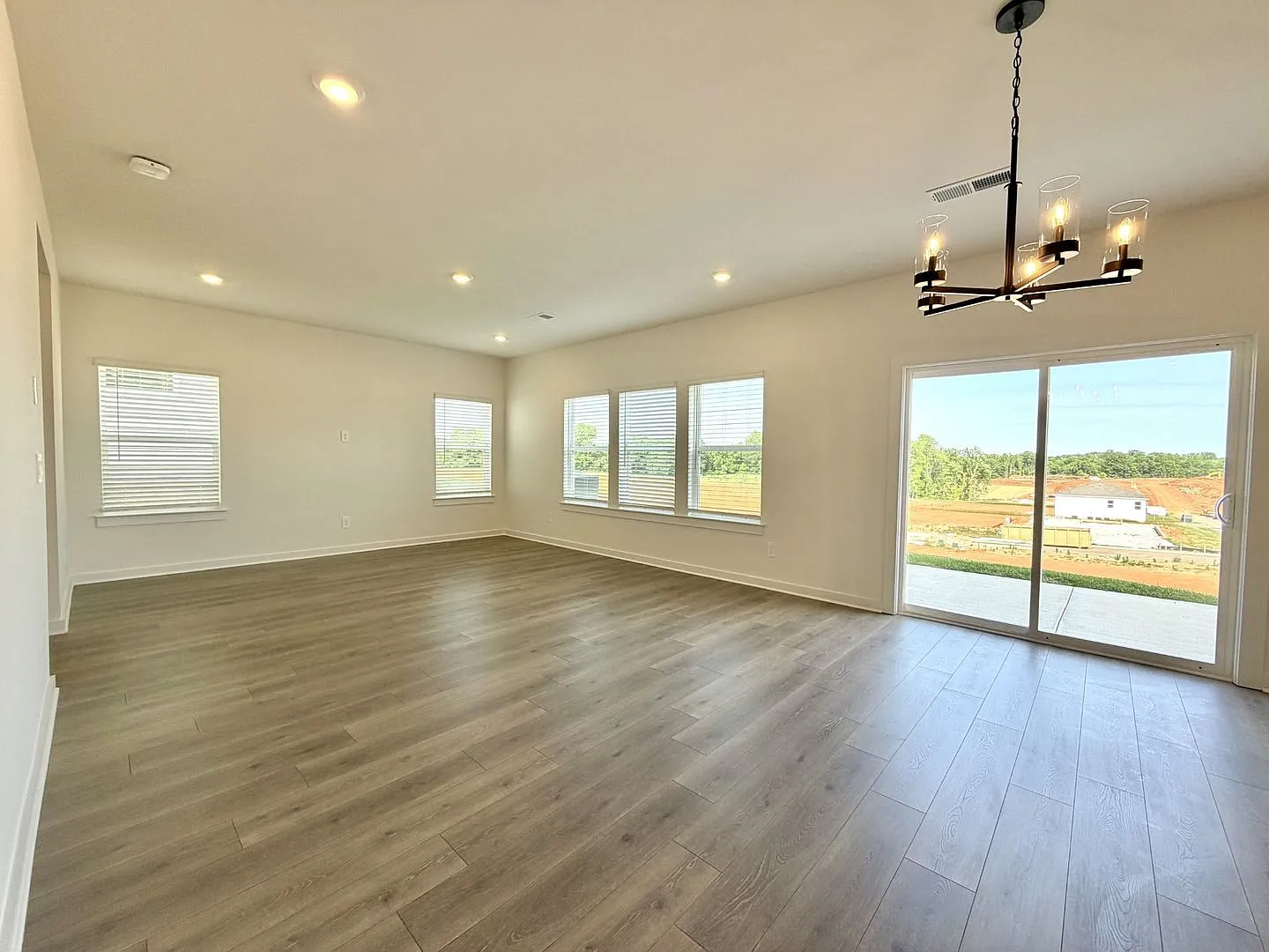 2372 Woodmeadow Dr — Photo 4