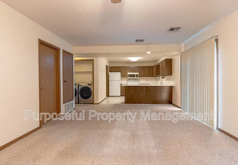 216 N Fretz Ave — Photo 4