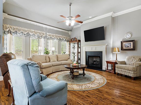 5th image of 790 Highland Manor Ct