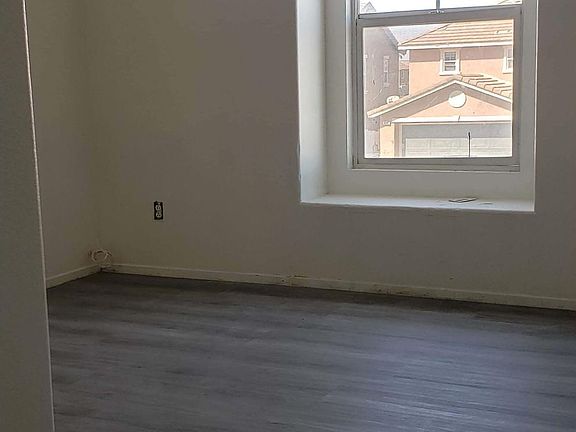 4th image of 569 Amaranta Ave