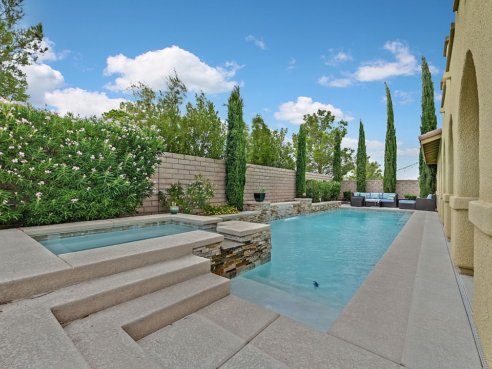 Oversized Pool/Oversized Hot Tub