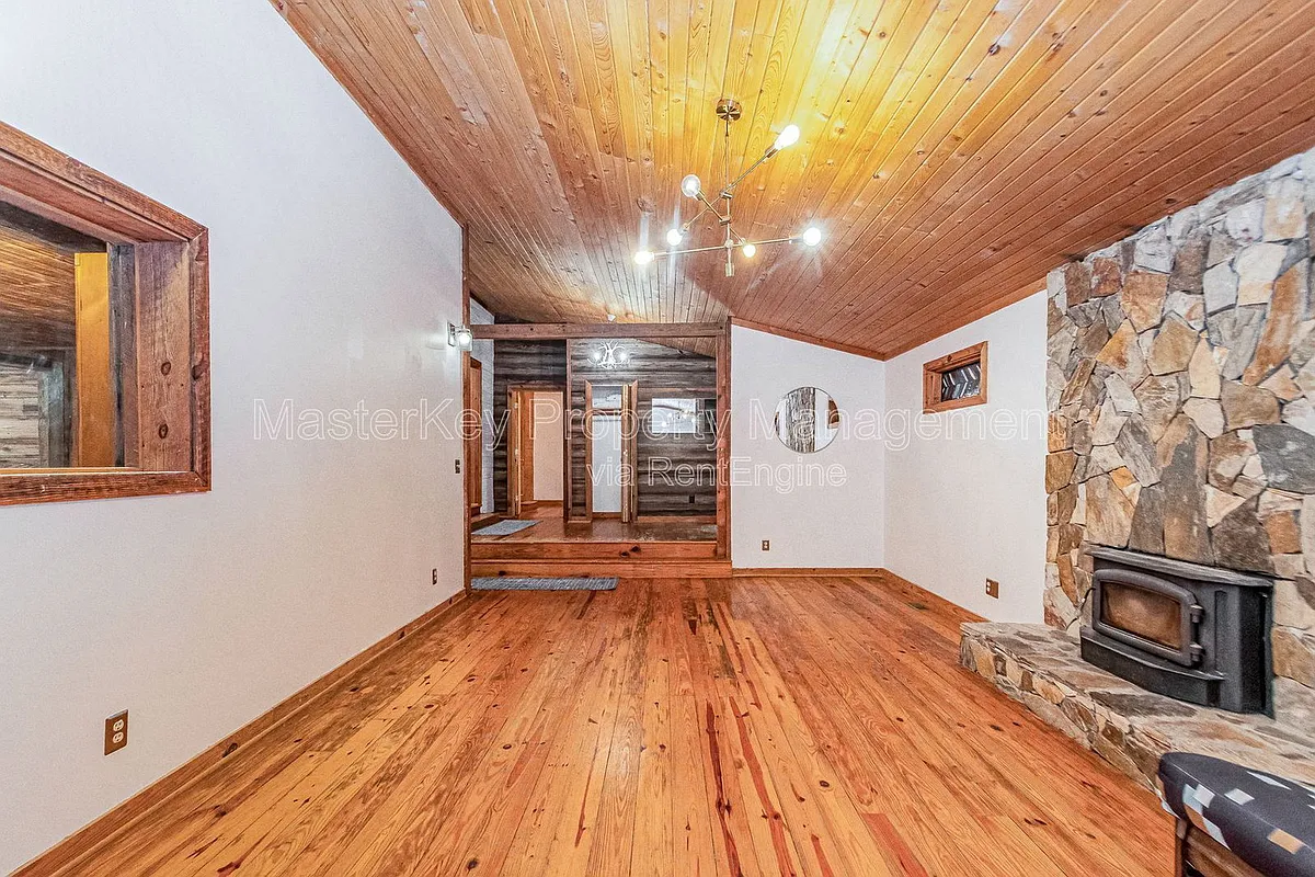 Building Photo - 380 Hatley Rd