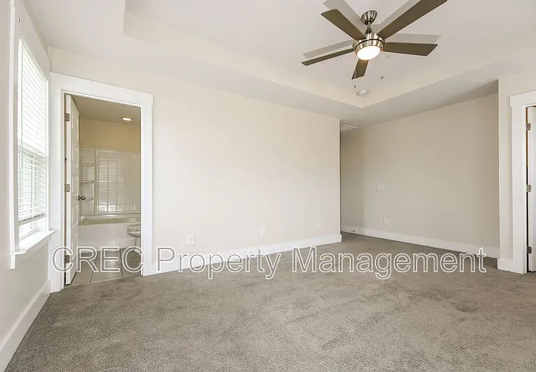 7811 Park Gate Dr — Photo 15