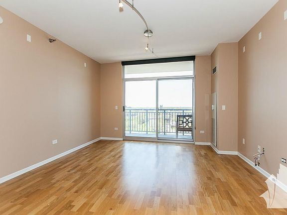 3rd image of 1134 W Granville Ave #1112