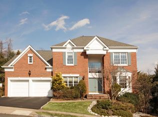 22 Apple Tree Ln, Warren, NJ 07059