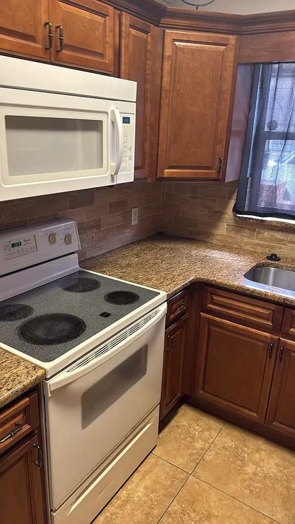 2 bed, 1054 sqft, $1,700 — Photo 4