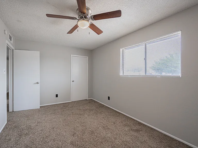 427 E Malibu Dr — Photo 14