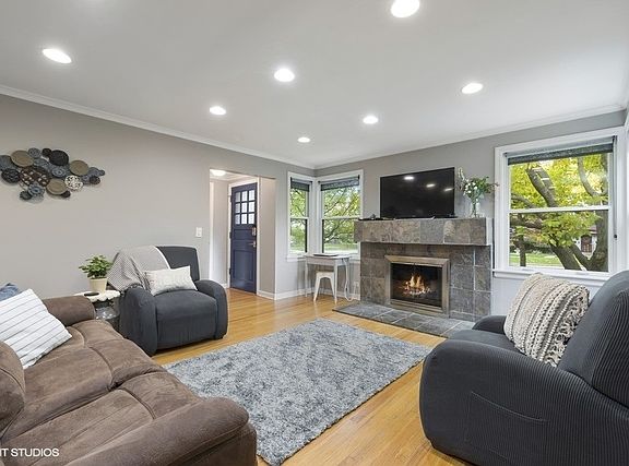 4th image of 1826 Hawthorne Ave