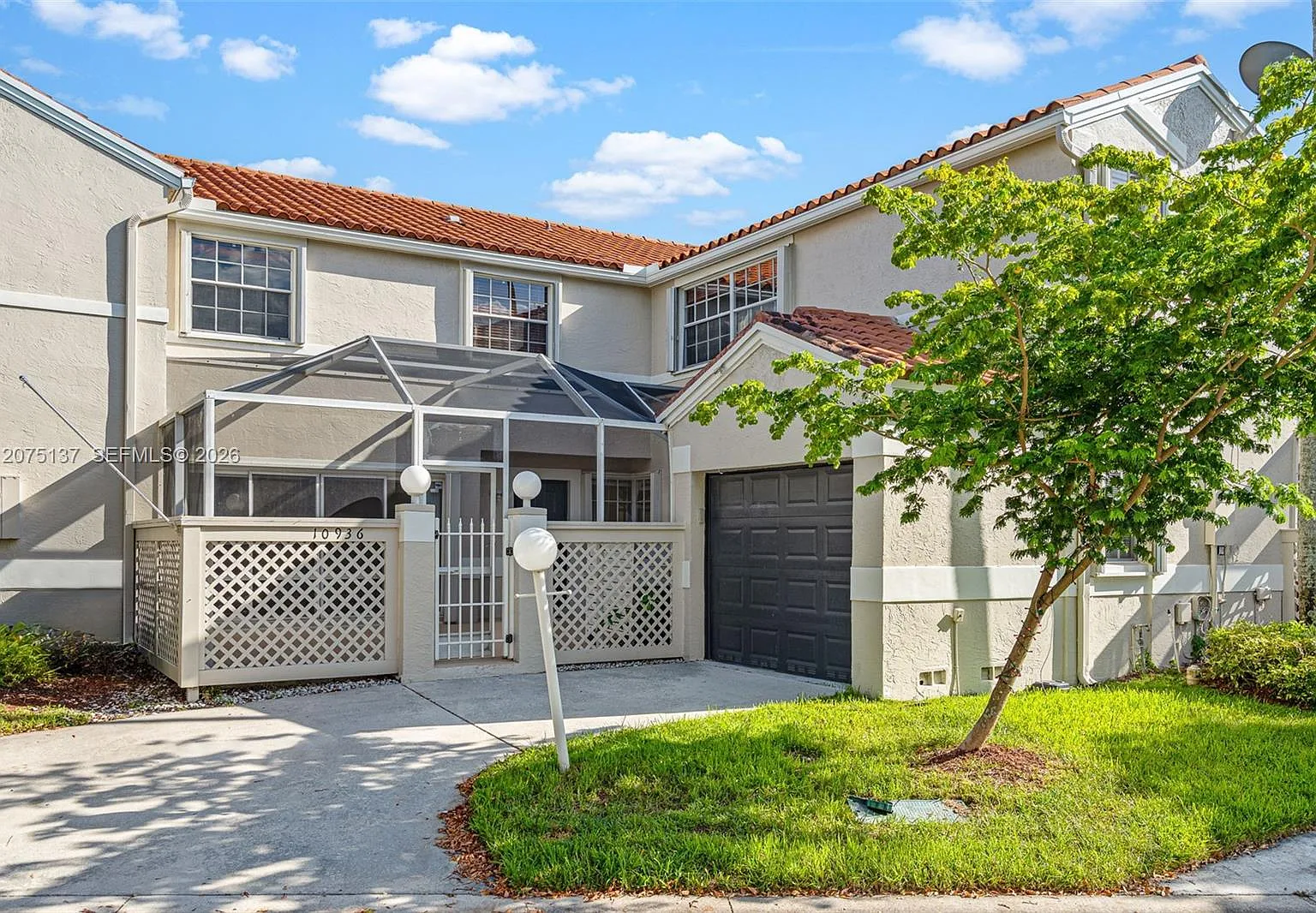 Embassy Lakes — Photo 2