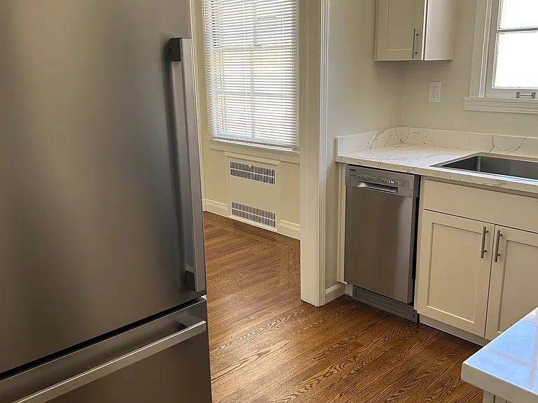 285 Wayne Ave — Photo 8