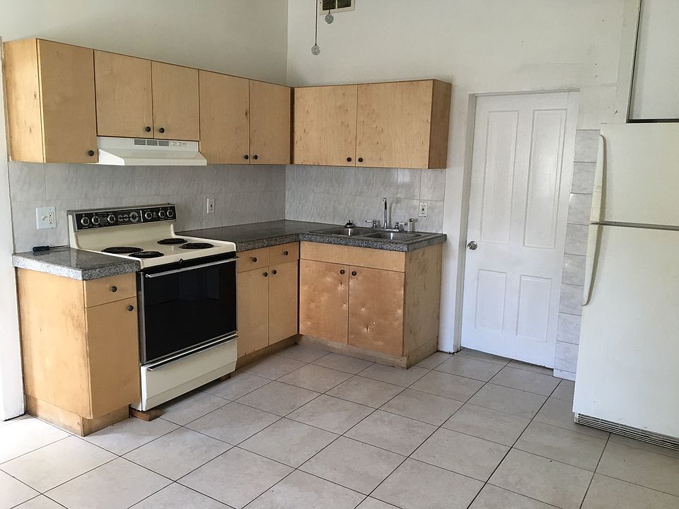 1st image of 2422 Harper St