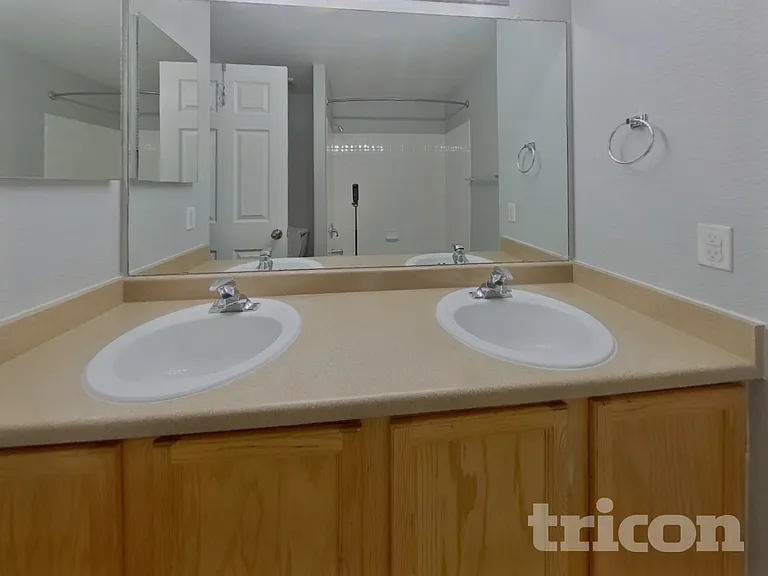 20494 E 49th Ave — Photo 15