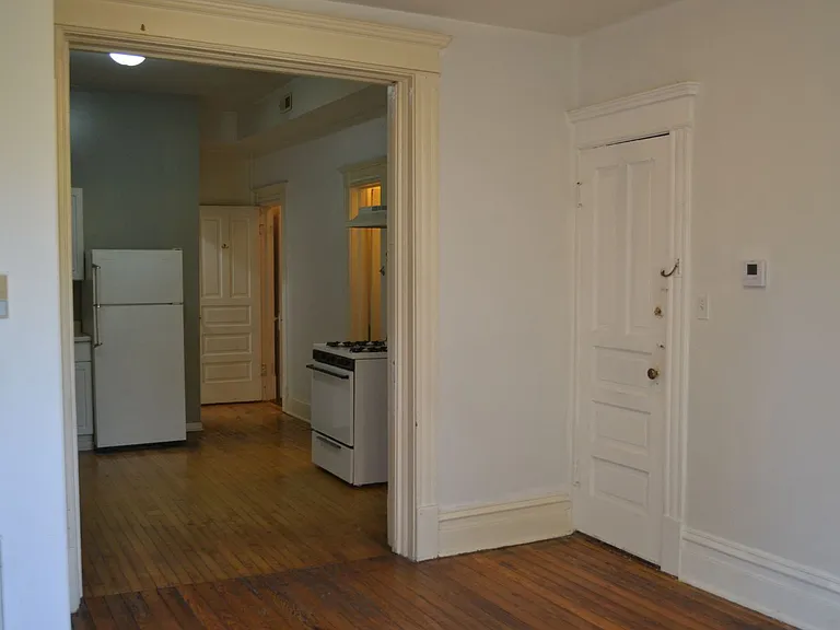 1448 N Maplewood Ave — Photo 4