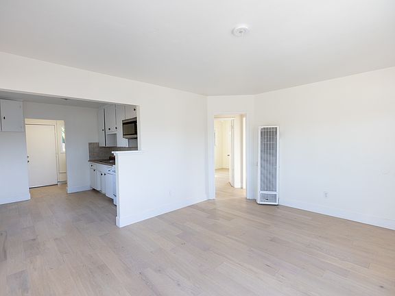 5th image of 1819 Dahlia Ave