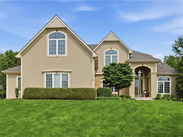 15565 S Gallery St, Olathe, KS 66062