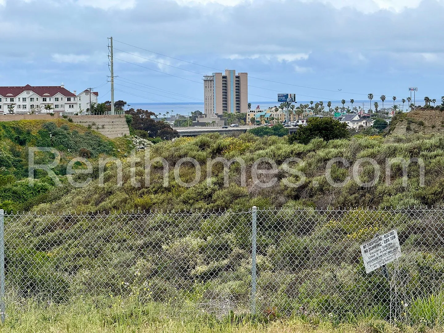 Oceanside, 1410 Shoshone St, Ocean Views, Faux Wood LVP Floors, Quartz Counters. — Photo 3