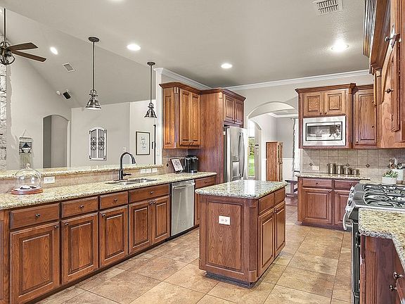 3rd image of 180 Fox Trot Ln
