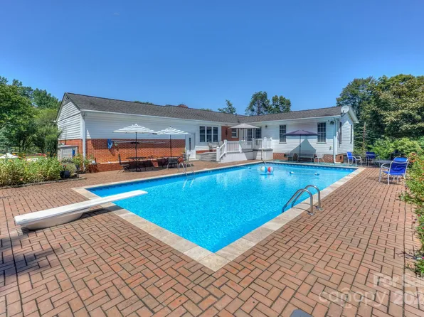 714 Dogwood St, Lowell, NC 28098