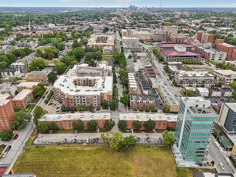 Broadway 46 Apartments — Photo 29