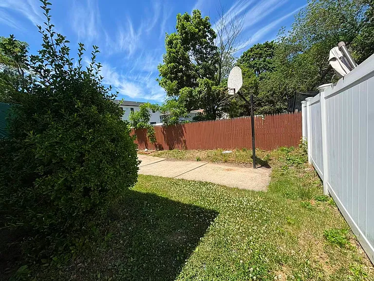 2823 Oswego St N — Photo 16