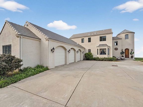 3rd image of 17599 Montebello Rd