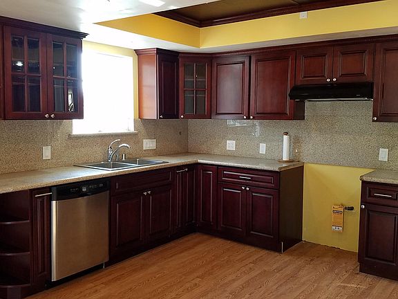 5th image of 3526 E Holt Ave