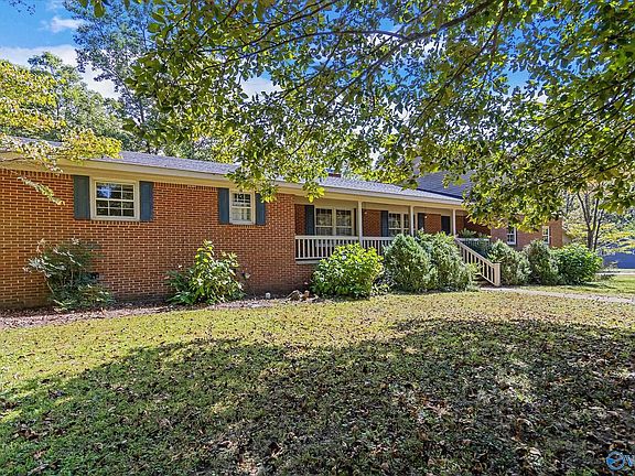 2nd image of 1515 Monte Sano Blvd SE