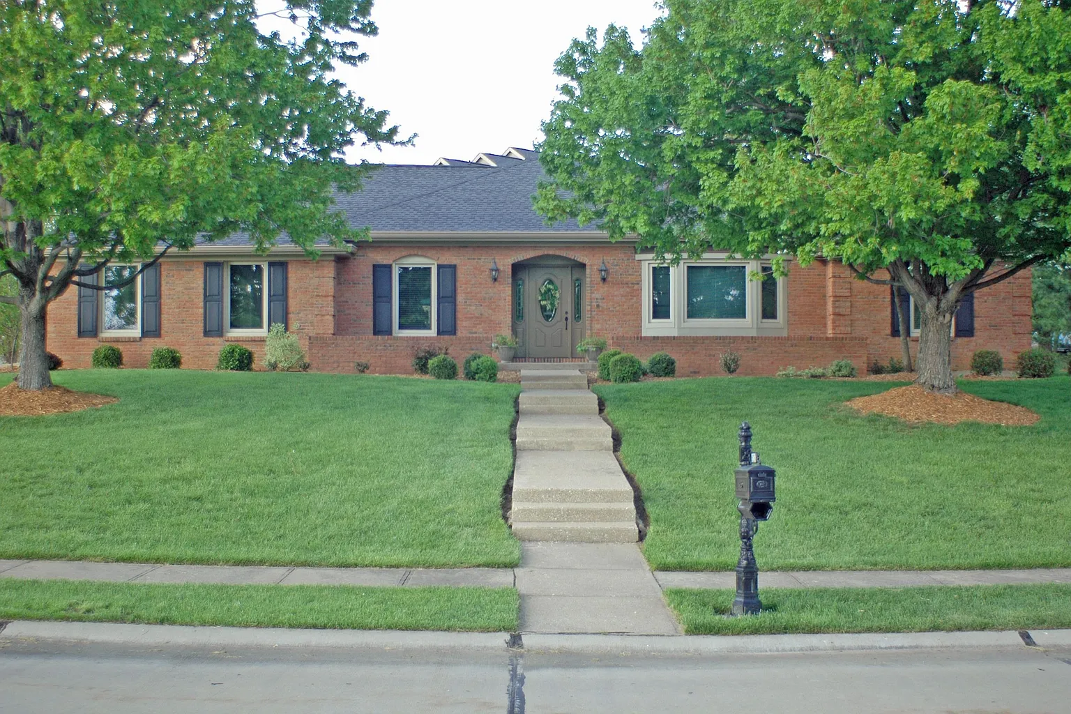 926 Palomino Dr photo 1