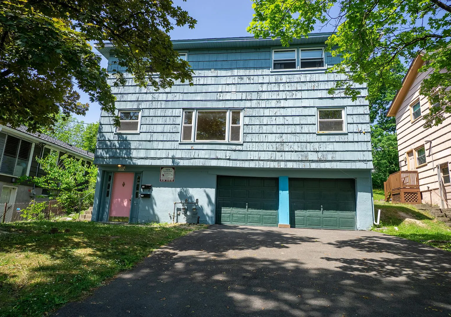 1274 Westcott Apt 1 - 6/1/27 - Bright 1st Floor Flat With Garage and Back Yard Across from Barry ... — Photo 1
