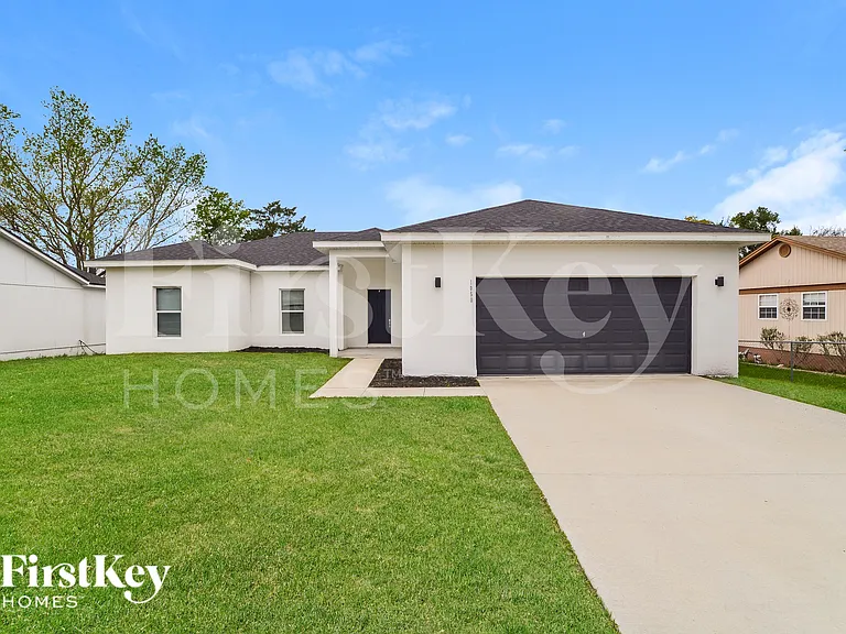 1050 E Lombardy Dr — Photo 1