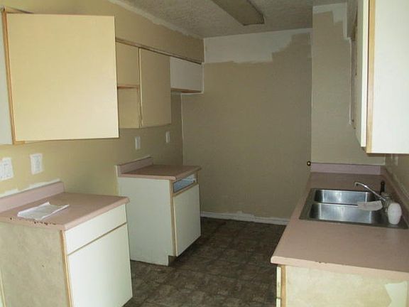 3rd image of 611 Calle Don Demetrio NE