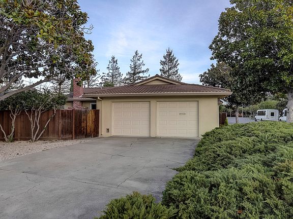 3rd image of 405 Kenny Ct