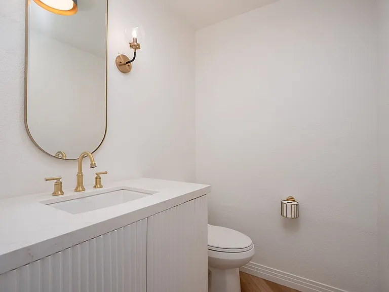 2402 Aviation Blvd #D — Photo 6