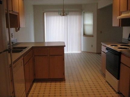 2nd image of 15618 92nd Way SE
