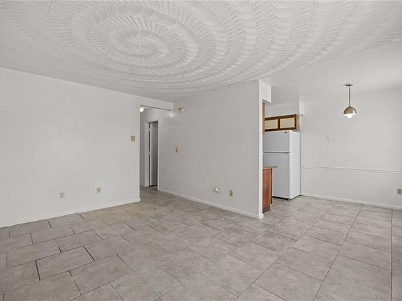 2nd image of 712 Roswell Ave