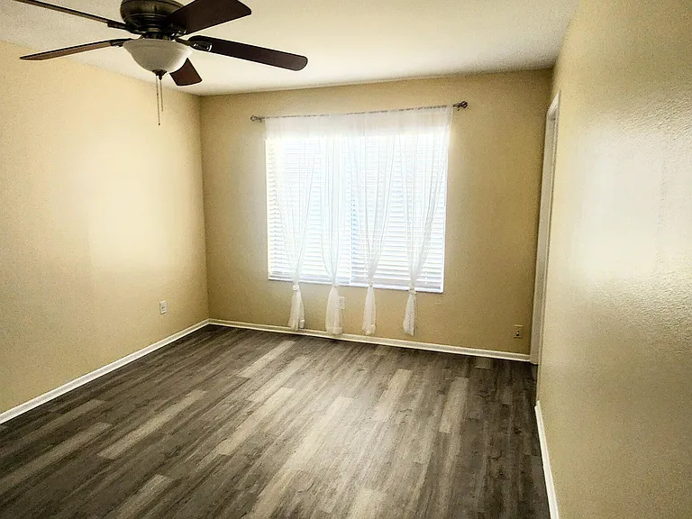 431 SE Dalva Ave — Photo 5