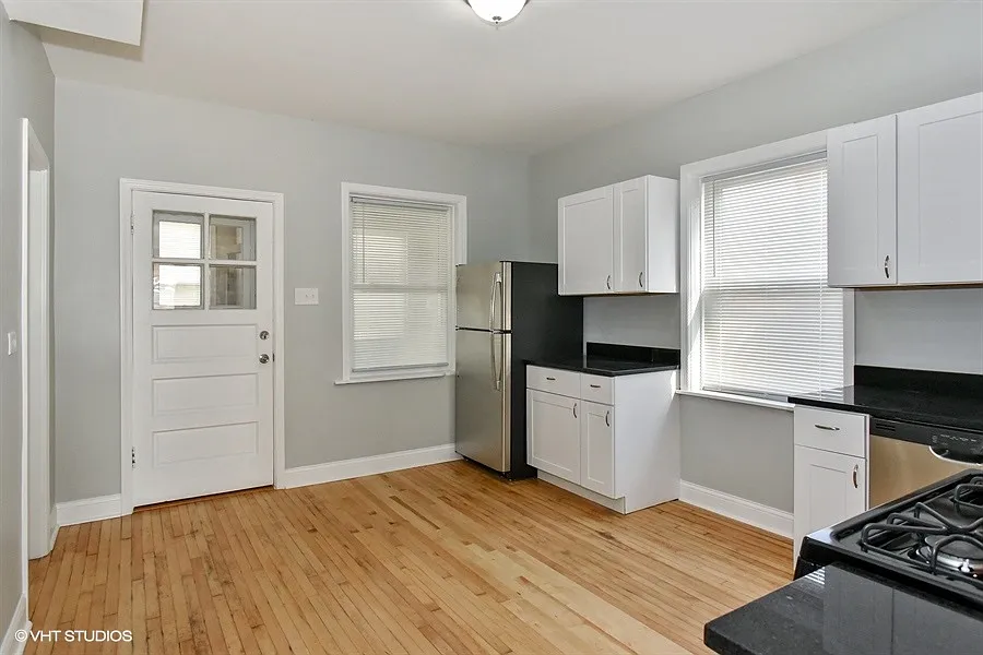 5316 W Altgeld St — Photo 2