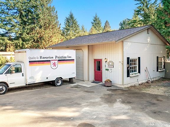 2nd image of 7111 Lovely Ln NE