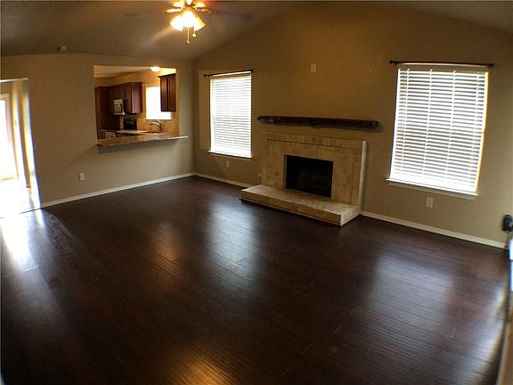 5th image of 3949 Queens Ct