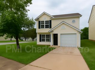 1525 Crandon Dr, Charlotte, NC 28216
