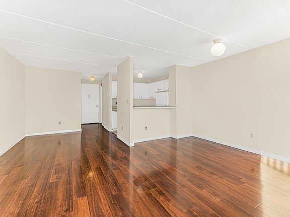 4th image of 1155 Warburton Ave APT 5L